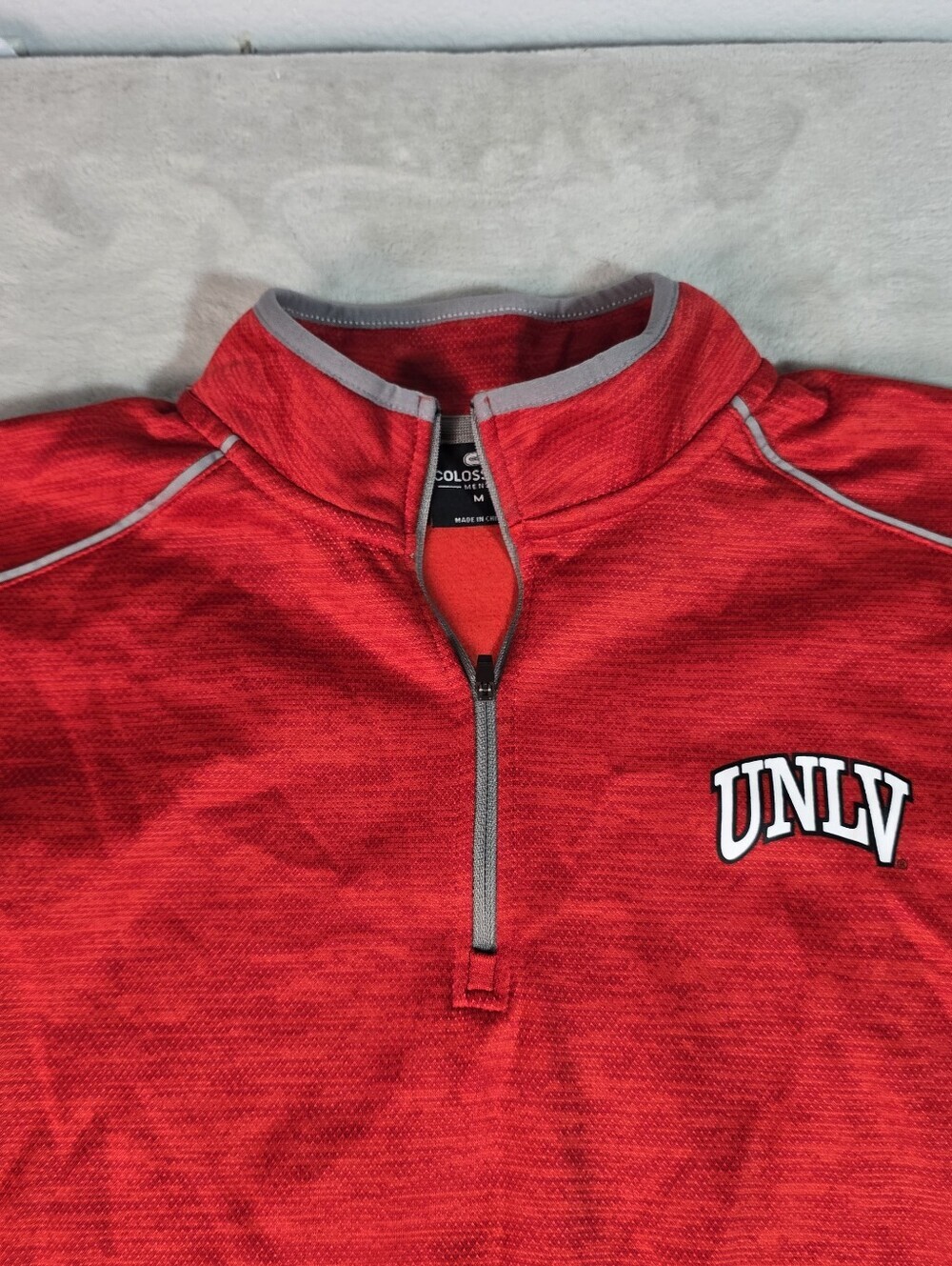 NWT Colosseum Men's UNLV Rebels Long Sleeve 1/4 Zip Pullover Red Med - Picture 3 of 9
